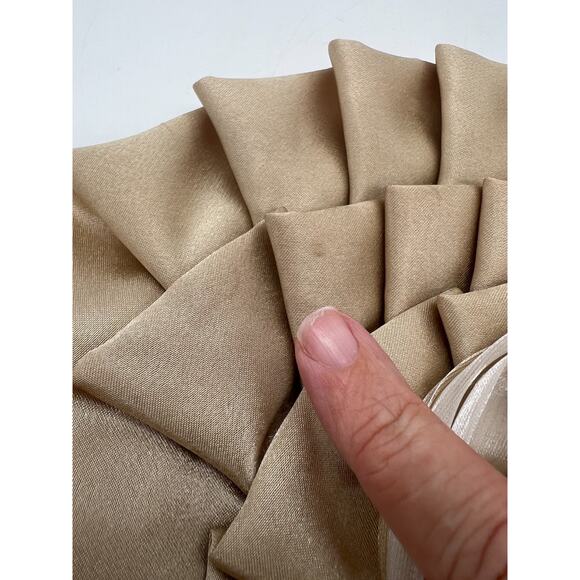 Bijoux Terner Gold Mesh Layered Ruffle Flower Clutch Evening bag no strap - Picture 2 of 8